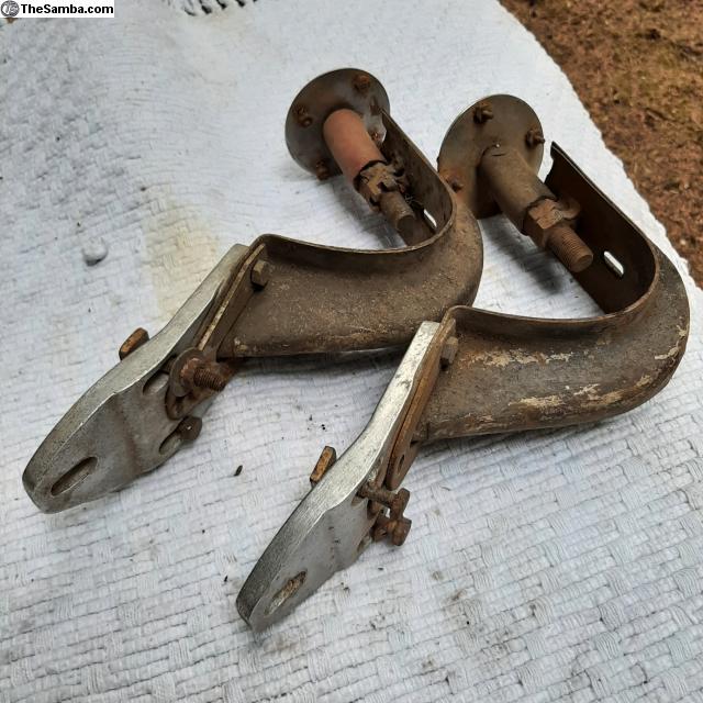 VW Classifieds Deck lid stand offs with pins for lid