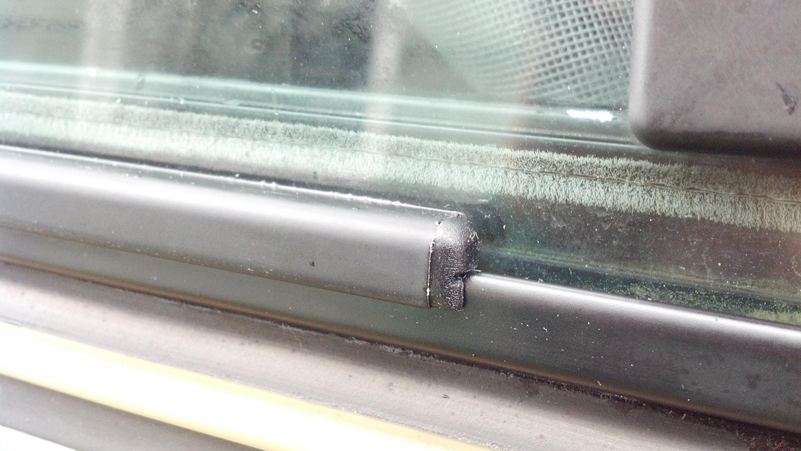 Gallery sliding window guide