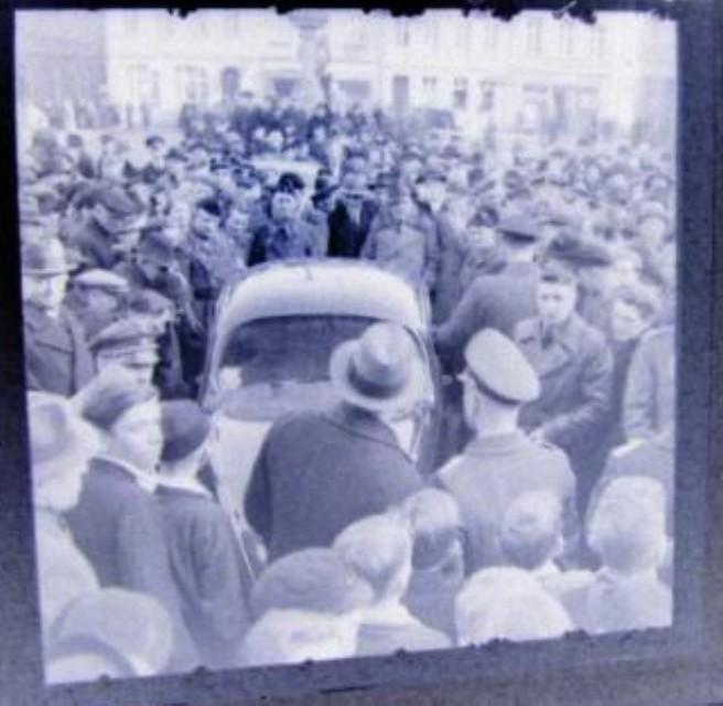 Image may have been reduced in size. Click image to view fullscreen.