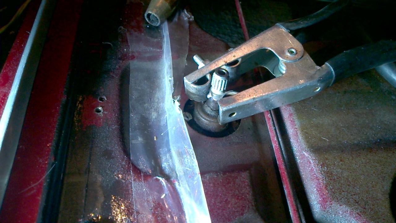 TheSamba.com :: Ghia - View topic - Stripped Window Crank - Any Fix?