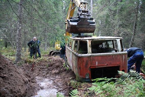 Image may have been reduced in size. Click image to view fullscreen.