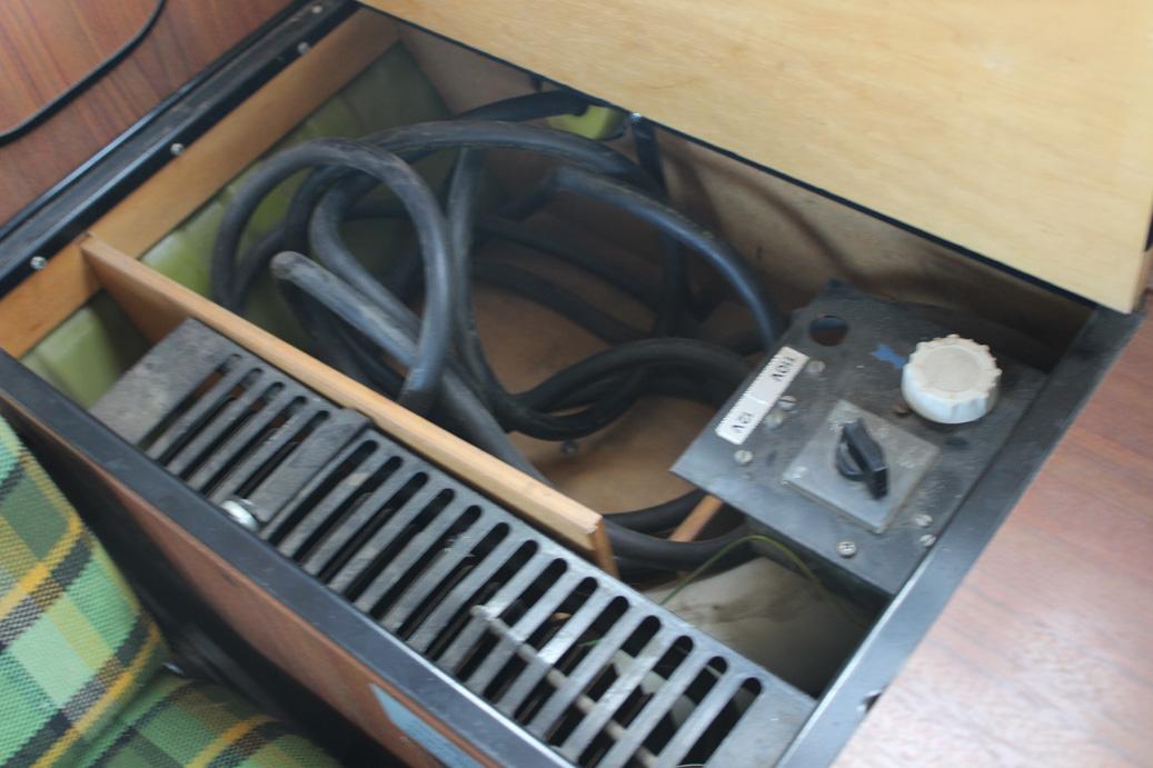 Image may have been reduced in size. Click image to view fullscreen.