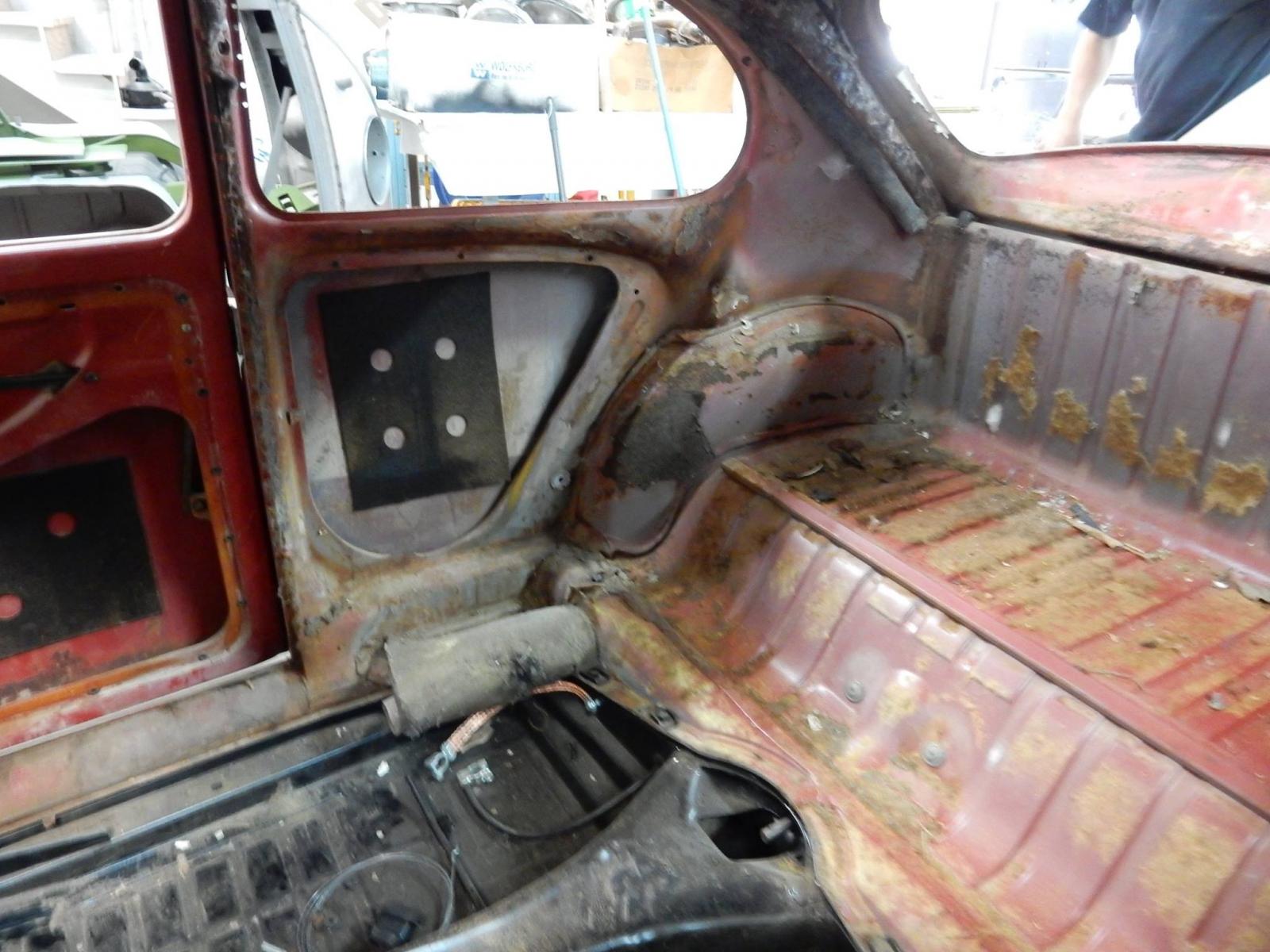 Vw beetle seat belt on sale mounting points