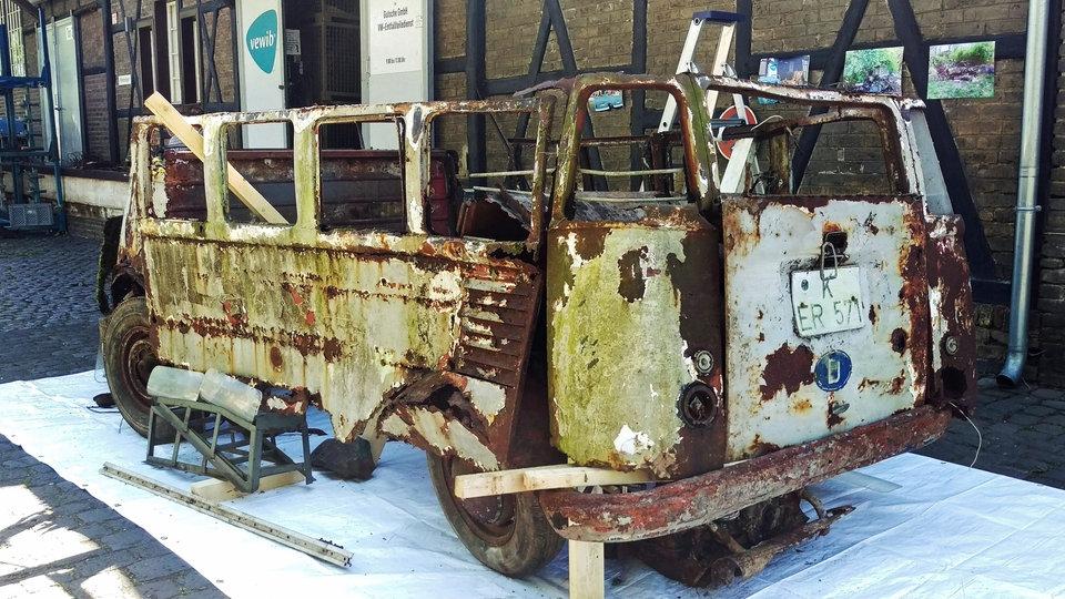 Image may have been reduced in size. Click image to view fullscreen.