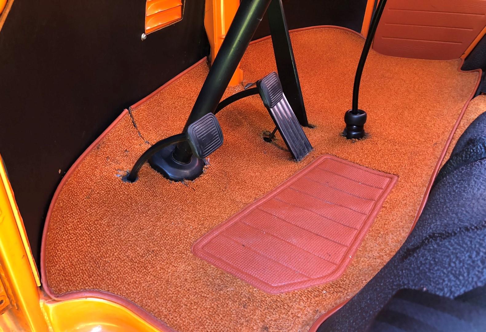 Gallery Original front floor mat with heel pad