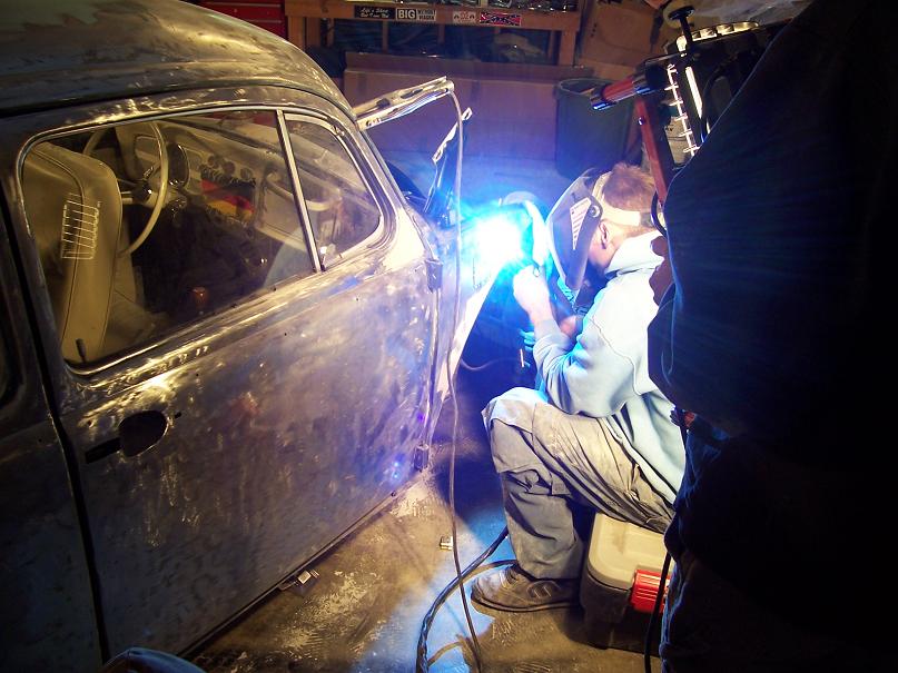 Gallery welding gas door shut