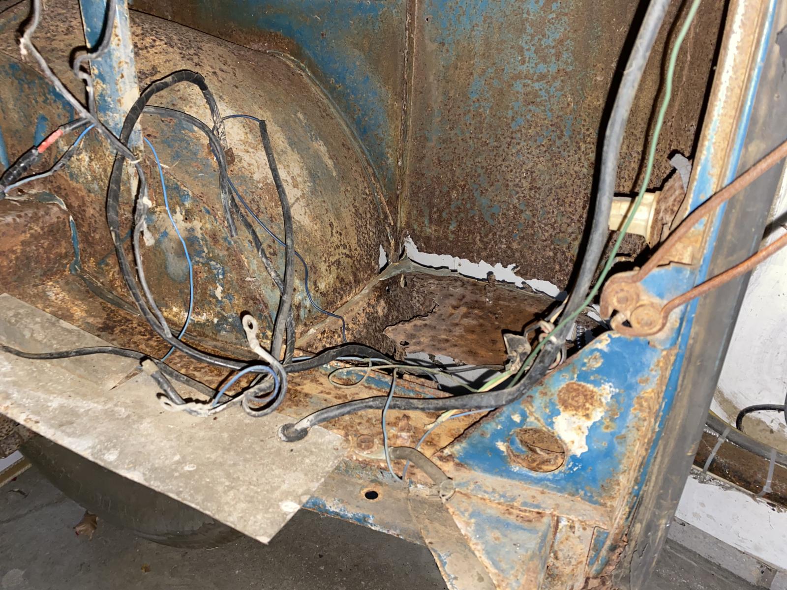 Image may have been reduced in size. Click image to view fullscreen.