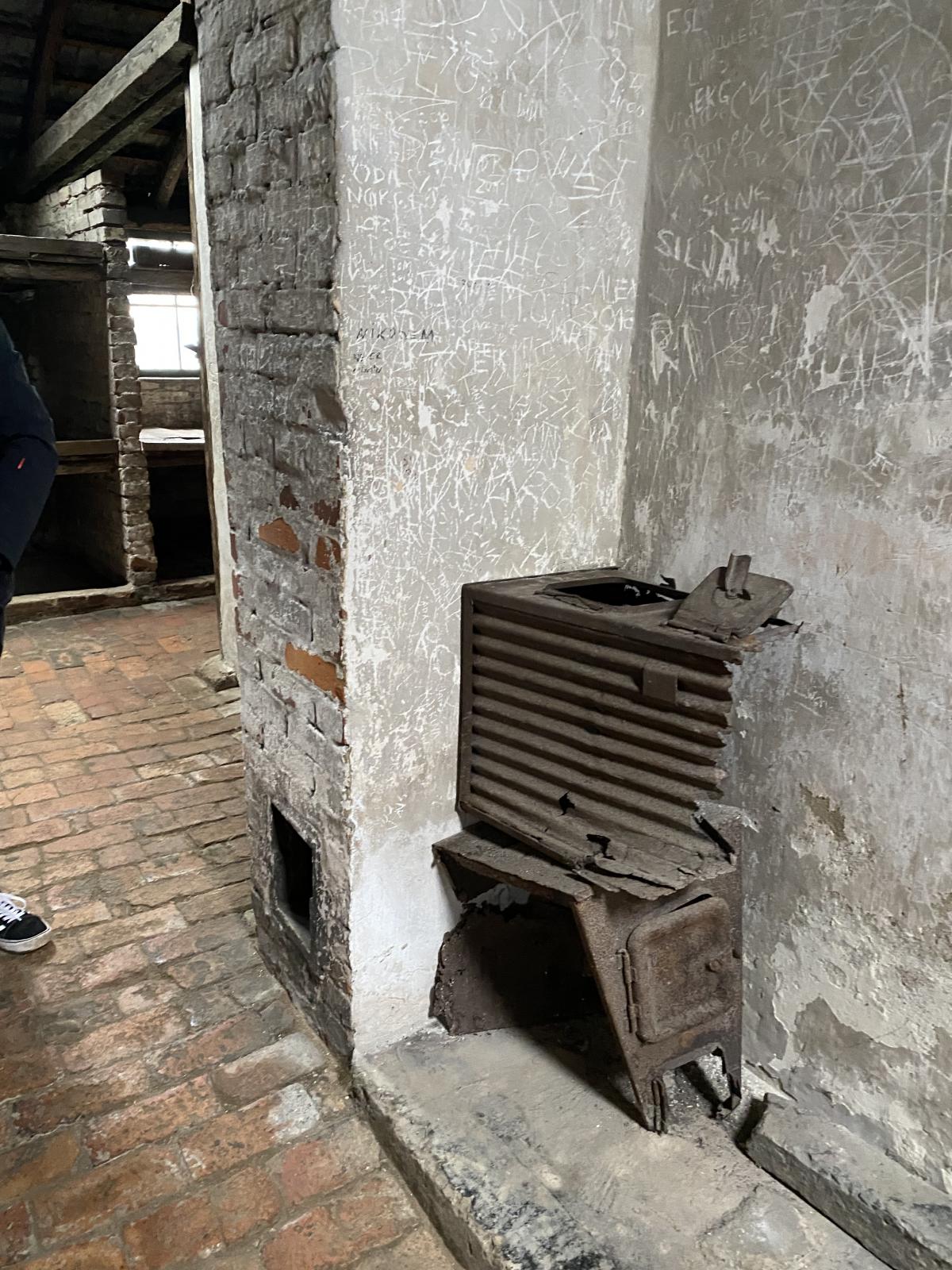 Image may have been reduced in size. Click image to view fullscreen.