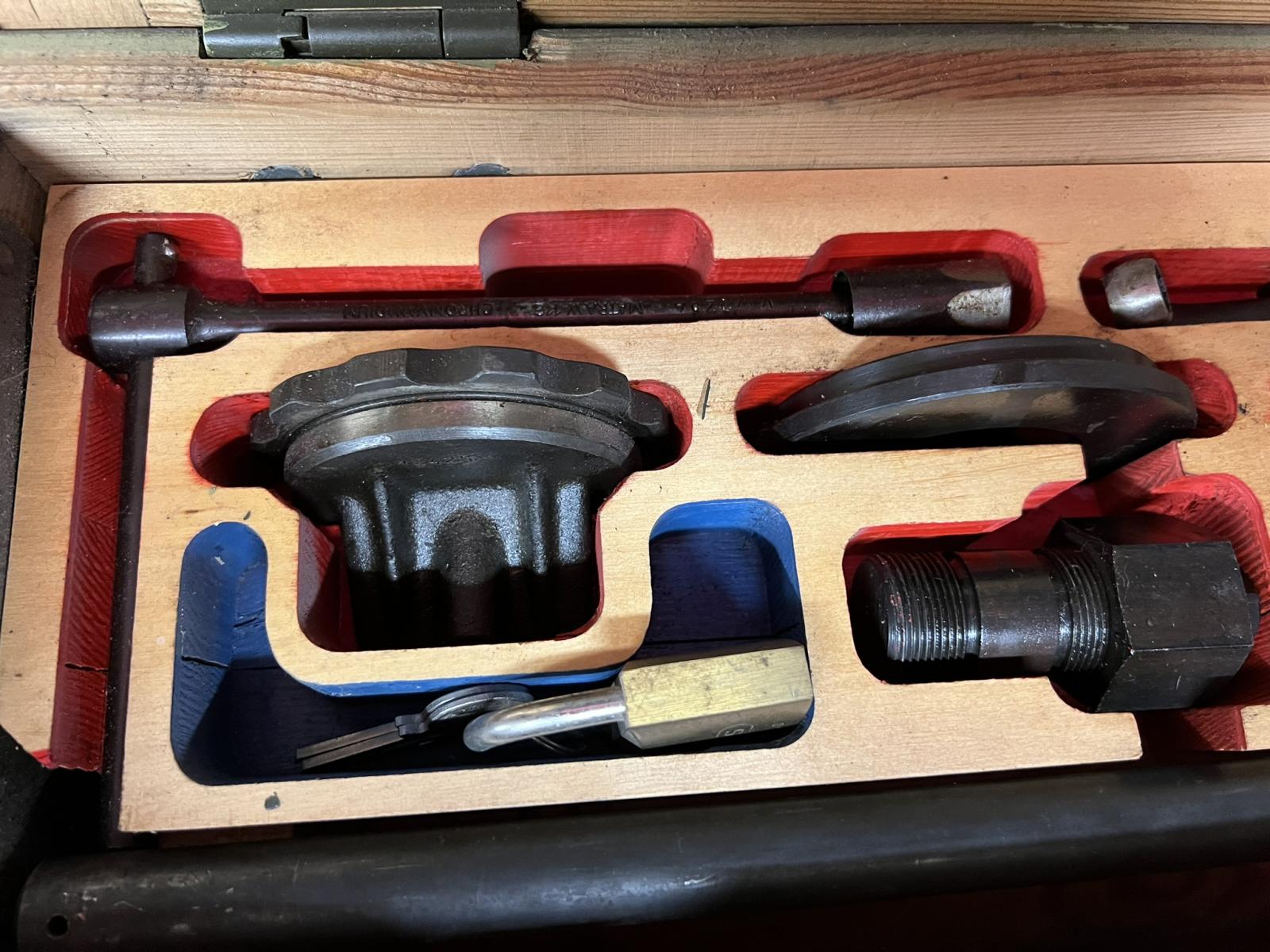 Image may have been reduced in size. Click image to view fullscreen.