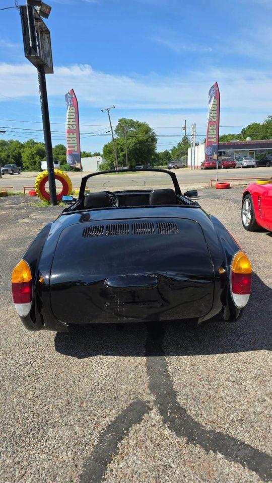 Image may have been reduced in size. Click image to view fullscreen.