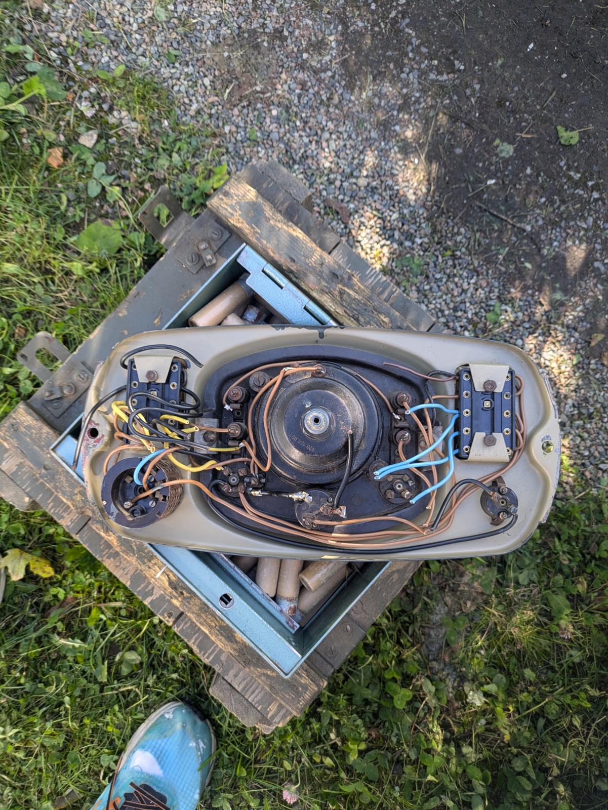Image may have been reduced in size. Click image to view fullscreen.
