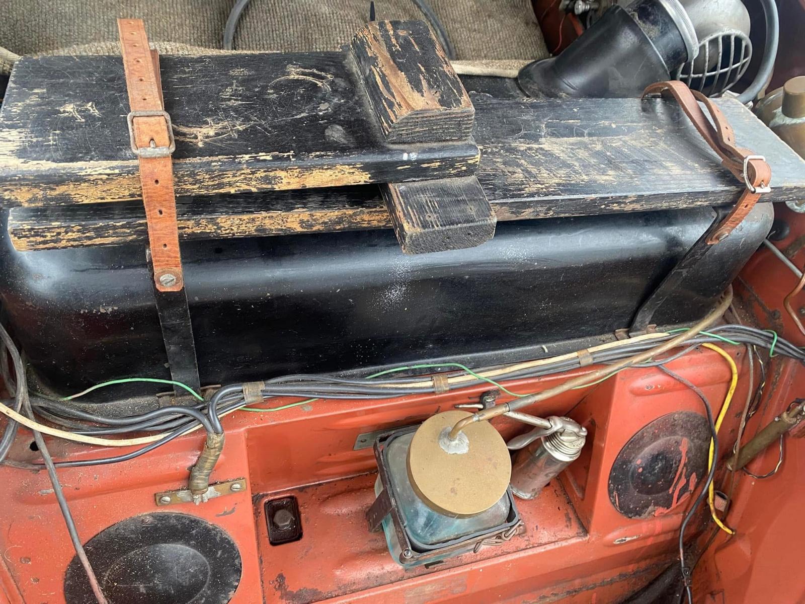 Image may have been reduced in size. Click image to view fullscreen.