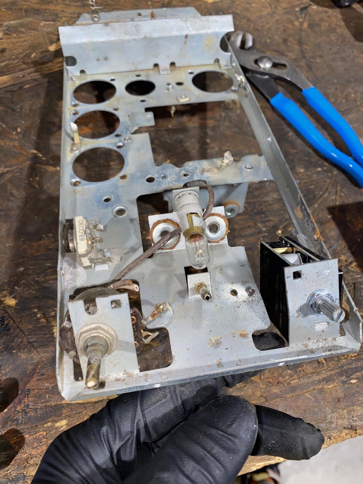 Image may have been reduced in size. Click image to view fullscreen.