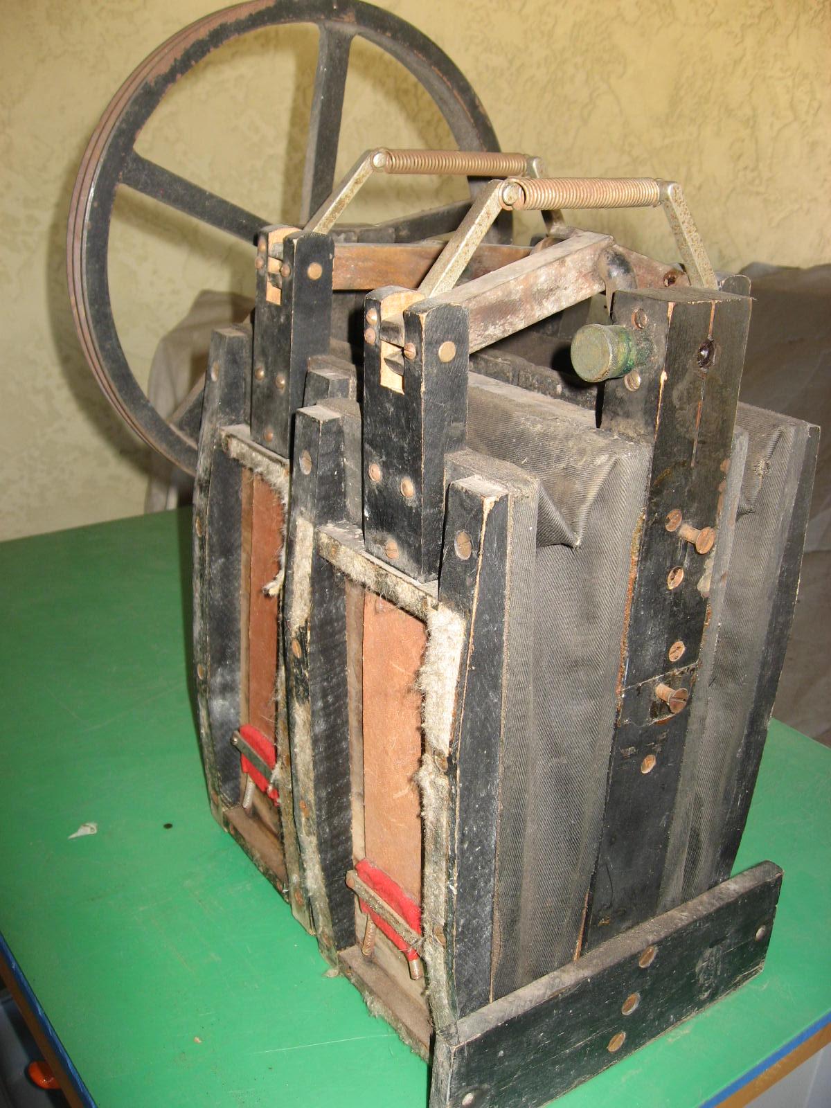 Image may have been reduced in size. Click image to view fullscreen.