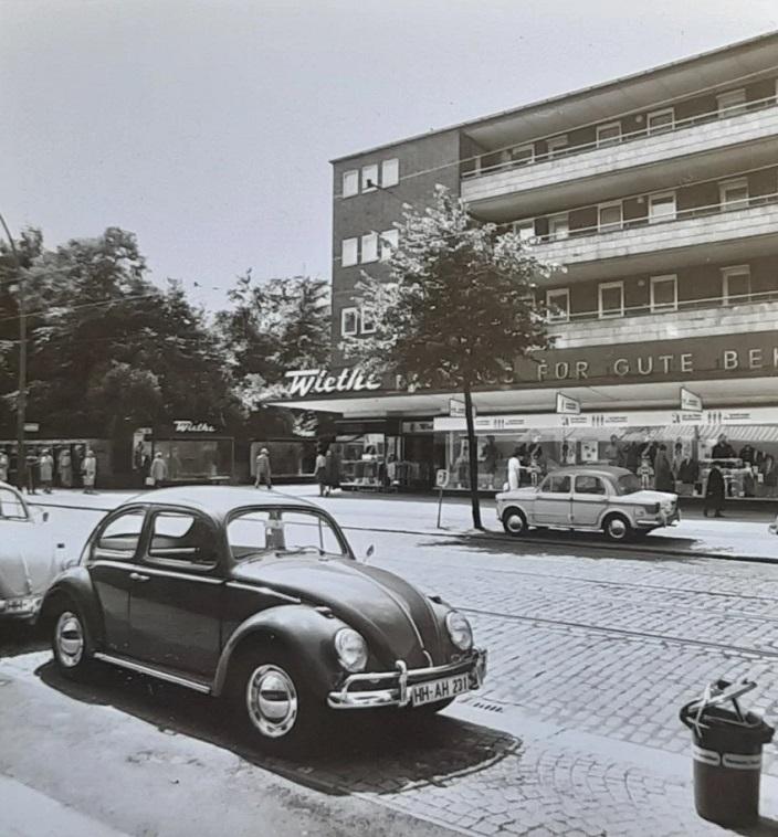 Image may have been reduced in size. Click image to view fullscreen.