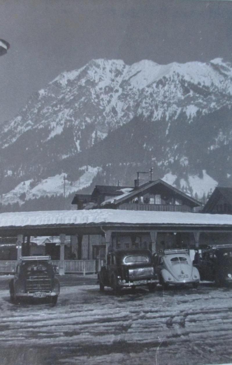 Image may have been reduced in size. Click image to view fullscreen.