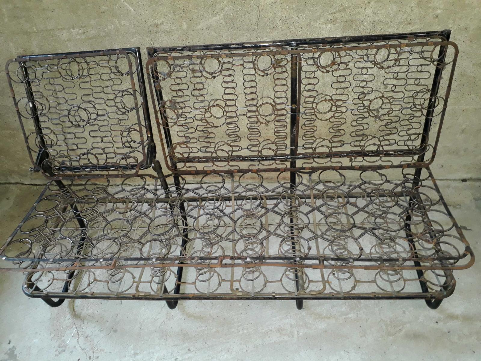 Image may have been reduced in size. Click image to view fullscreen.