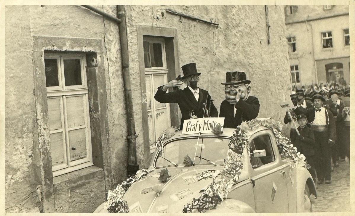 Image may have been reduced in size. Click image to view fullscreen.