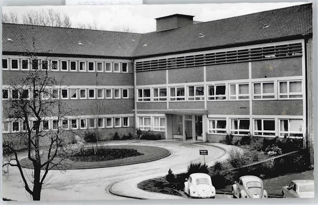 Image may have been reduced in size. Click image to view fullscreen.