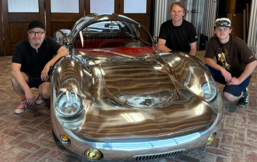 Image may have been reduced in size. Click image to view fullscreen.