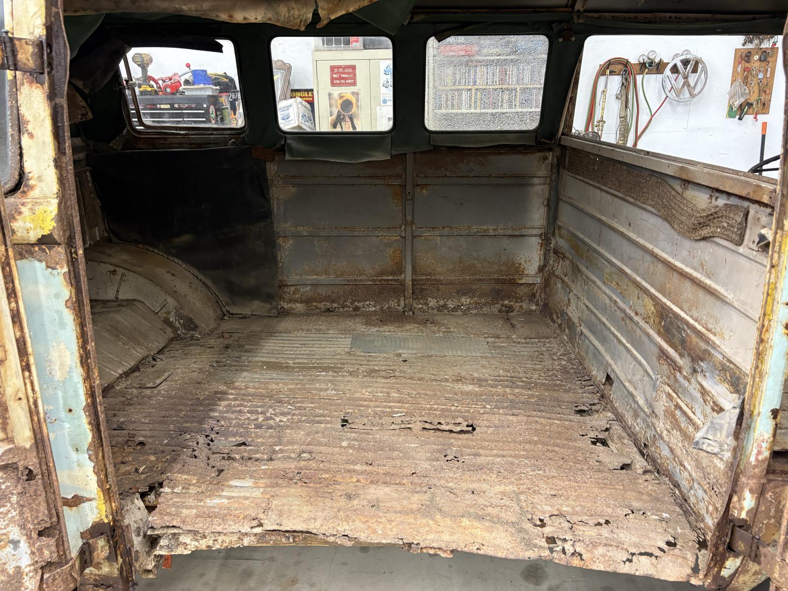 Image may have been reduced in size. Click image to view fullscreen.