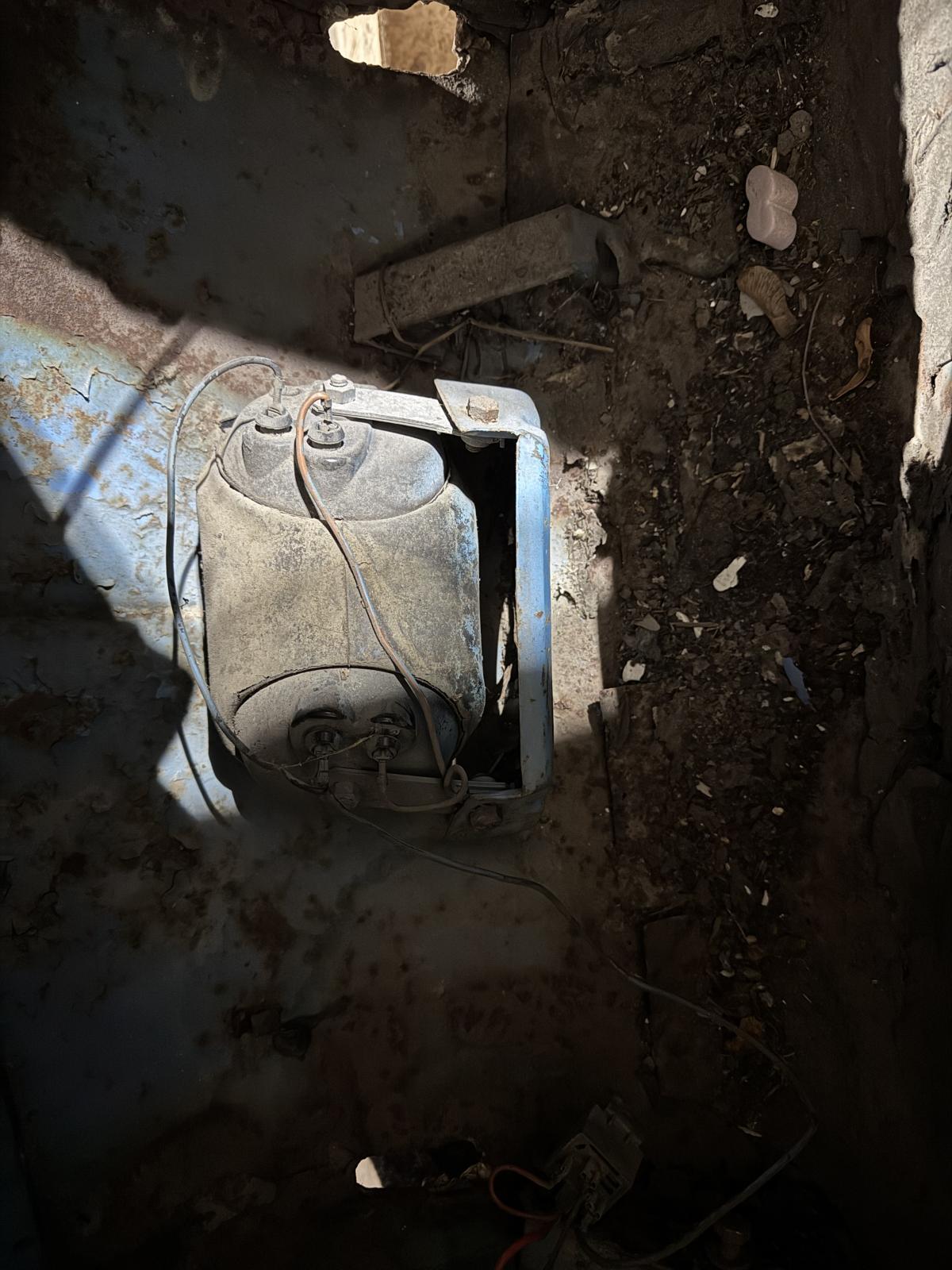 Image may have been reduced in size. Click image to view fullscreen.