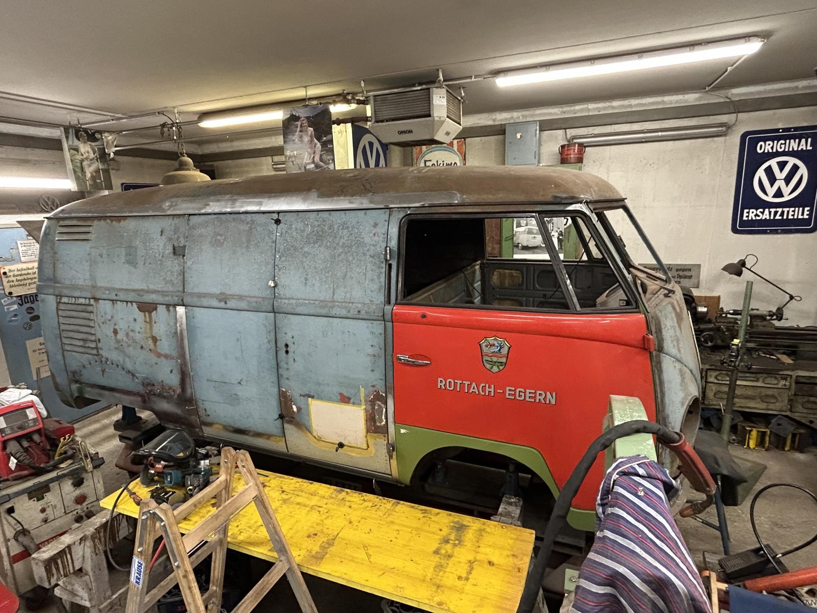 Image may have been reduced in size. Click image to view fullscreen.