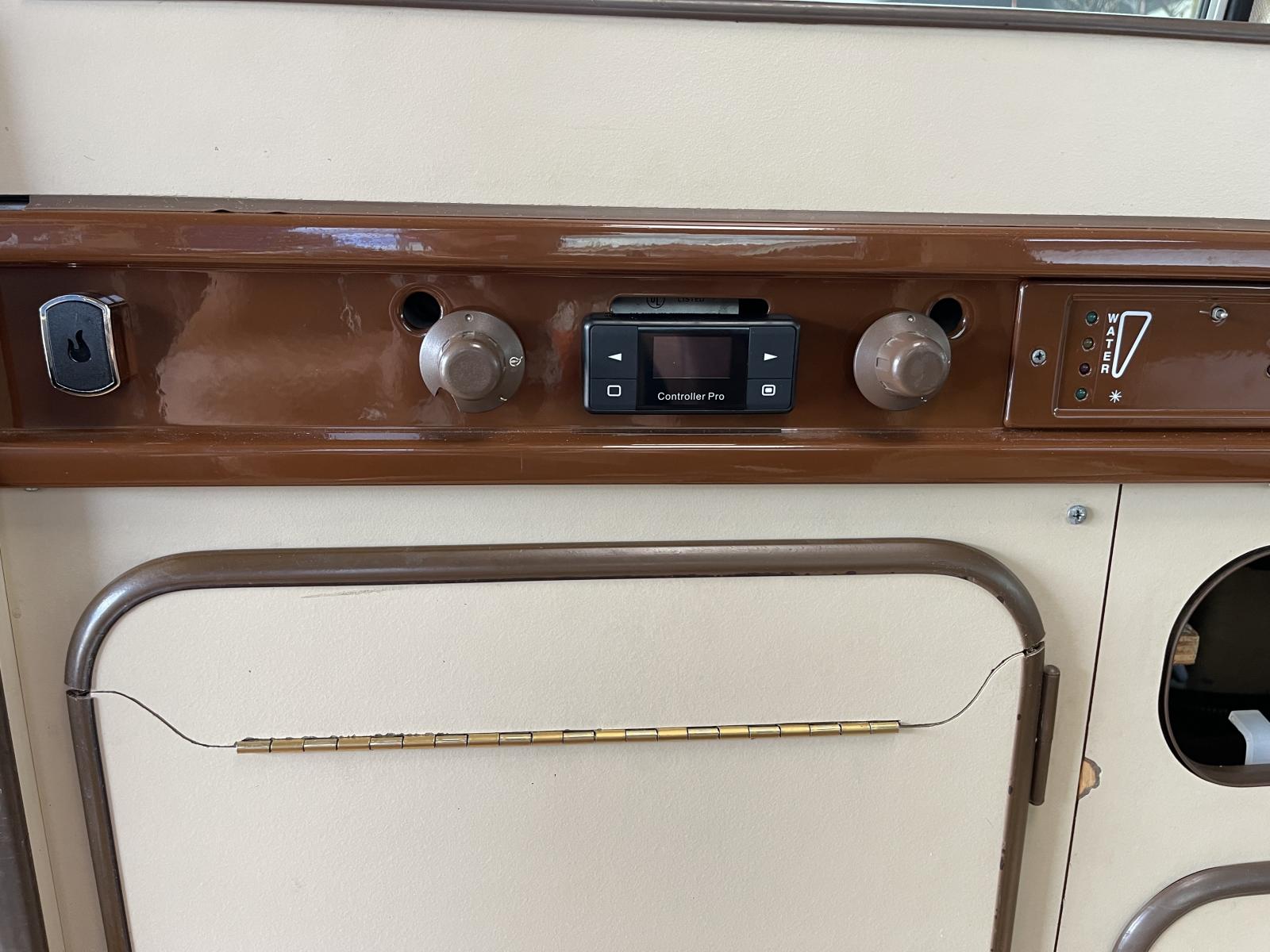 Image may have been reduced in size. Click image to view fullscreen.