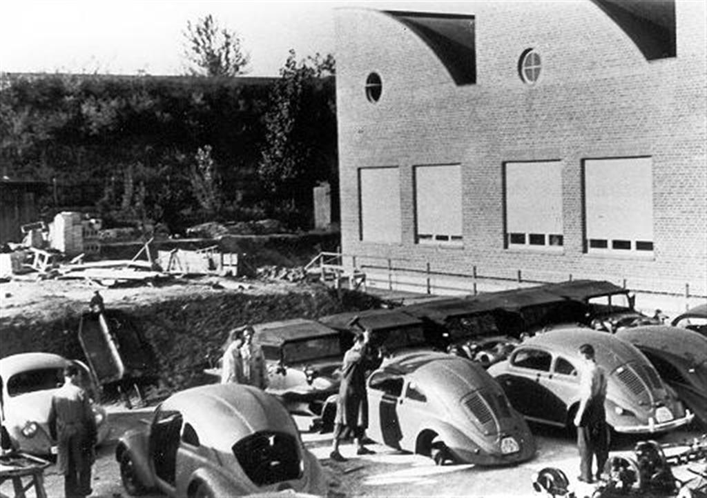 Image may have been reduced in size. Click image to view fullscreen.