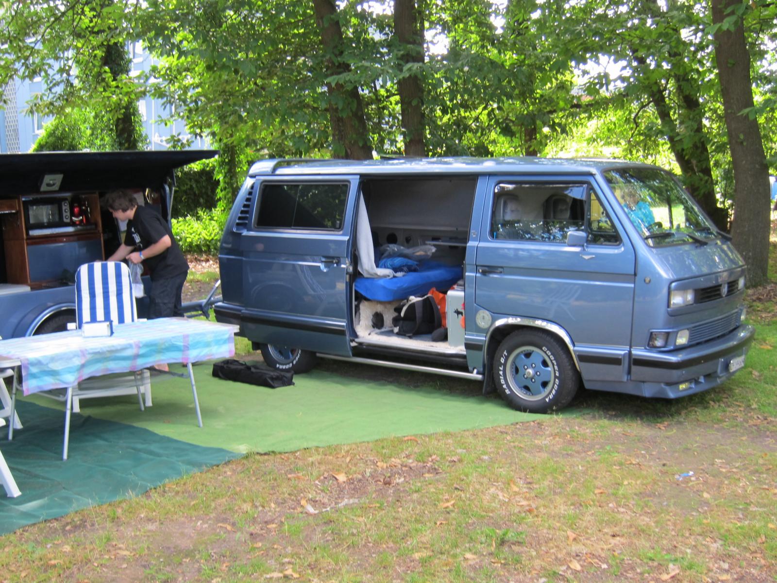 Volkswagen Transporter t3 с дочкой для серфа